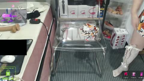 bisex woman online show from 6, 11, 2025