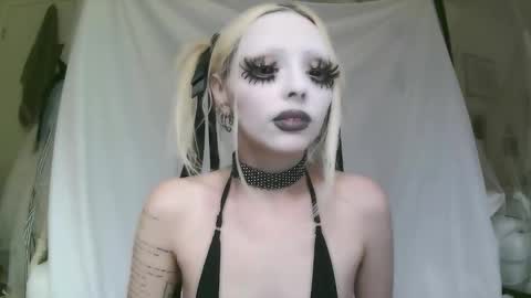 vampire fang  online show from 17, 2, 2026