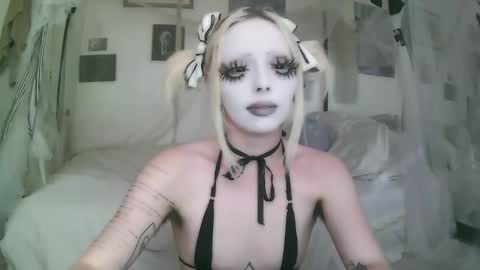 vampire fang  online show from 27, 2, 2026