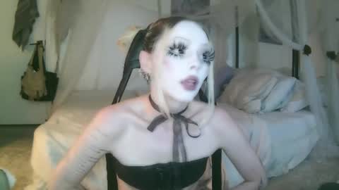 Snapshot of bl0odsyring3 chatting on 14, 6, 2026 vampire fang online show from 14, 6, 2026