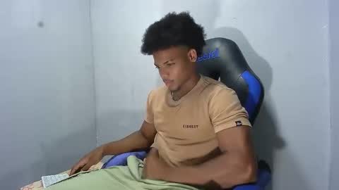 Snapshot of black_dicck chatting on 28, 4, 2026 tu morenito online show from 28, 4, 2026