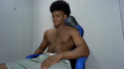 Snapshot of black_dicck chatting on 19, 5, 2026 tu morenito online show from 19, 5, 2026