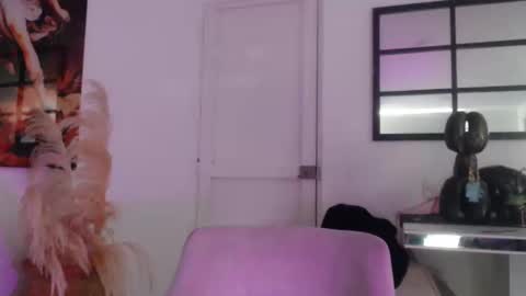 Snapshot of black_latina1 chatting on 25, 10, 2025 luisa online show from 25, 10, 2025