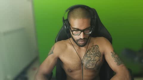 Snapshot of black_lollipop chatting on 4, 2, 2025 Master online show from 4, 2, 2025