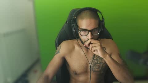 Snapshot of black_lollipop chatting on 4, 2, 2025 Master online show from 4, 2, 2025