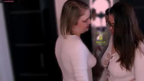 Sasha and Bella online show from 18, 3, 2026