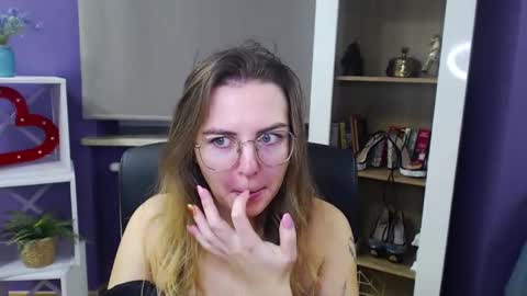 Z O E Y online show from 12, 12, 2024