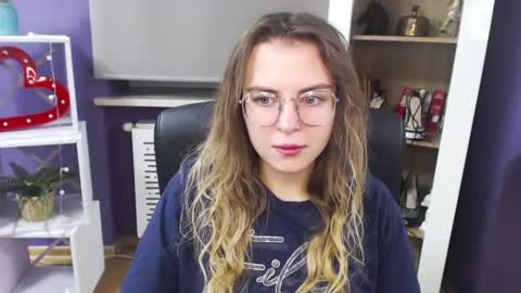 Z O E Y online show from 19, 12, 2024