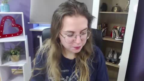 Z O E Y online show from 2, 1, 2025