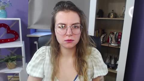 Z O E Y online show from 7, 1, 2025