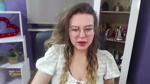 Z O E Y online show from 8, 1, 2025