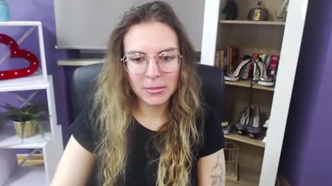 Z O E Y online show from 9, 1, 2025