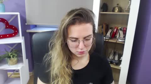 Z O E Y online show from 11, 1, 2025