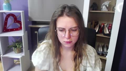 Z O E Y online show from 18, 2, 2025