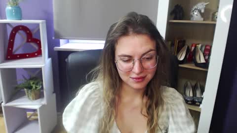 Z O E Y online show from 18, 2, 2025