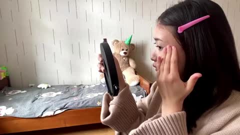 Mila online show from 10, 4, 2026