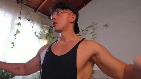 Snapshot of blake_levi chatting on 25, 5, 2026 Blake Levi Independent Model online show from 25, 5, 2026