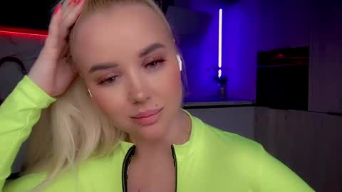 Snapshot of blond_diamond chatting on 25, 1, 2025 Lana online show from 25, 1, 2025