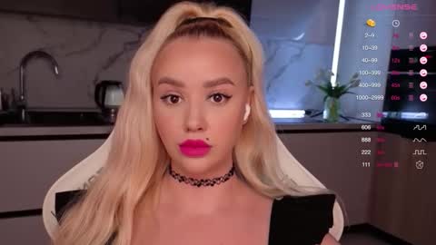 Snapshot of blond_diamond chatting on 18, 9, 2025 Lana online show from 18, 9, 2025