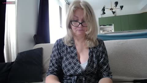 Snapshot of blond_woman chatting on 27, 1, 2025 Karina online show from 27, 1, 2025