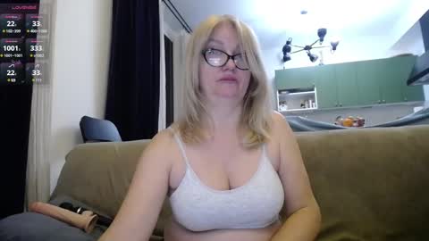 Snapshot of blond_woman chatting on 20, 2, 2025 Karina online show from 20, 2, 2025