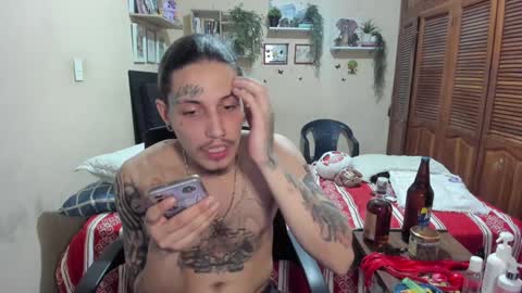 Snapshot of blondandtattooface chatting on 17, 1, 2025 blondandtattooface online show from 17, 1, 2025
