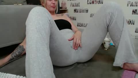 Snapshot of blonddaiana23 chatting on 30, 5, 2026 blonddaiana23 online show from 30, 5, 2026