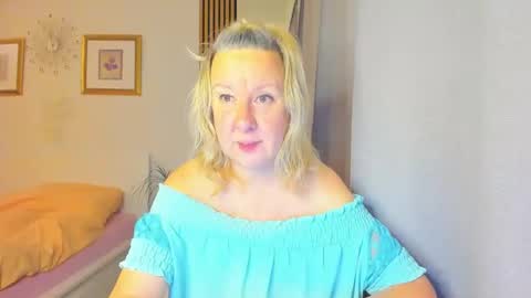Snapshot of blonde_angel20 chatting on 28, 12, 2024 Nicole online show from 28, 12, 2024