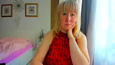 Snapshot of blonde_angel20 chatting on 22, 5, 2026 Nicole online show from 22, 5, 2026
