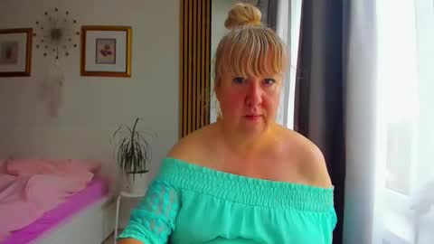 Snapshot of blonde_angel20 chatting on 31, 5, 2026 Nicole online show from 31, 5, 2026