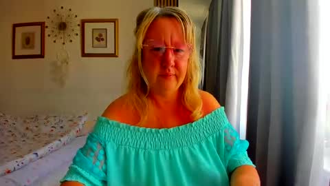 Snapshot of blonde_angel20 chatting on 17, 7, 2026 Nicole online show from 17, 7, 2026