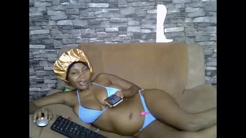 Snapshot of blonde_creamy chatting on 21, 5, 2026 blonde_creamy online show from 21, 5, 2026