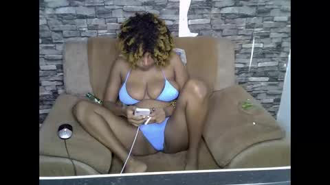 Snapshot of blonde_creamy chatting on 8, 6, 2026 blonde_creamy online show from 8, 6, 2026