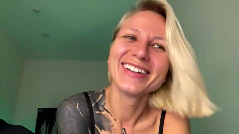 blonde_fuck_couple online show from 6, 6, 2026