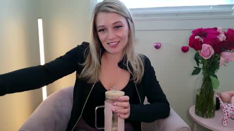 Snapshot of blonde_stella chatting on 12, 2, 2026 Blonde Stella online show from 12, 2, 2026