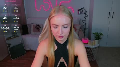 Snapshot of blonde_vibe chatting on 25, 5, 2026 Nessa online show from 25, 5, 2026