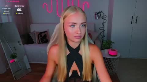 Snapshot of blonde_vibe chatting on 21, 6, 2026 Nessa online show from 21, 6, 2026