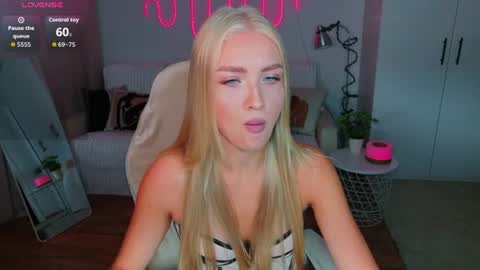 Snapshot of blonde_vibe chatting on 1, 7, 2026 Nessa online show from 1, 7, 2026