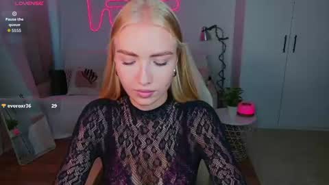 Snapshot of blonde_vibe chatting on 24, 7, 2026 Nessa online show from 24, 7, 2026