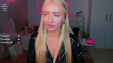 Snapshot of blonde_vibe chatting on 6, 8, 2026 Nessa online show from 6, 8, 2026