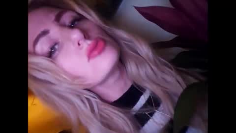 Snapshot of blondebellaaa3 chatting on 10, 12, 2024 Gia online show from 10, 12, 2024