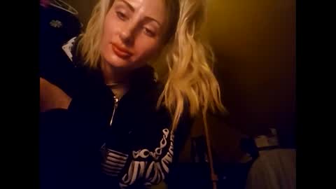 Snapshot of blondebellaaa3 chatting on 16, 1, 2025 Gia online show from 16, 1, 2025