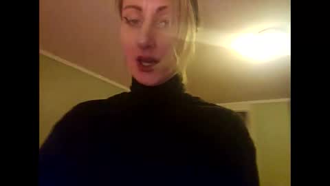 Snapshot of blondebellaaa3 chatting on 21, 1, 2025 Gia online show from 21, 1, 2025