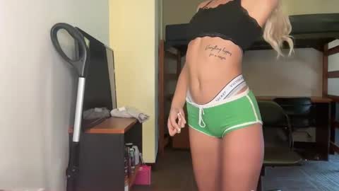 Snapshot of blondebunny88 chatting on 8, 9, 2025 Blondebunnyx online show from 8, 9, 2025