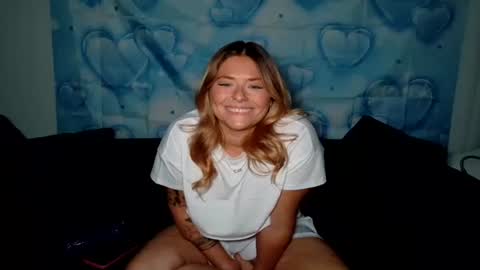 Snapshot of blonderebelxoxo chatting on 6, 4, 2026 Tee online show from 6, 4, 2026