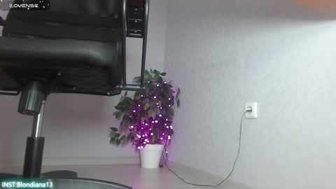 Snapshot of blondiana chatting on 14, 12, 2024 Im Di. I smell naked even when Im dressed. online show from 14, 12, 2024
