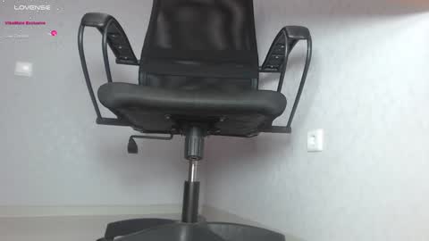 Snapshot of blondiana chatting on 5, 2, 2025 Im Di. I smell naked even when Im dressed. online show from 5, 2, 2025