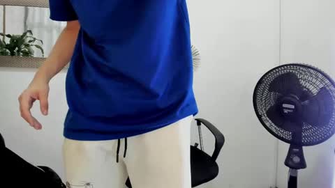 Snapshot of blondie_lover69 chatting on 1, 2, 2025 Maleeth online show from 1, 2, 2025