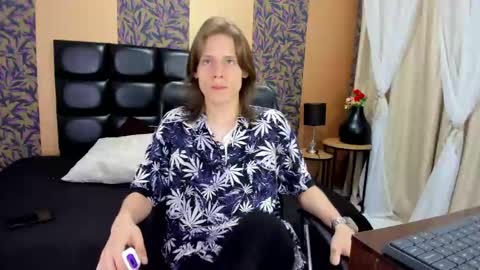 Snapshot of blondie_lover69 chatting on 2, 2, 2025 Maleeth online show from 2, 2, 2025
