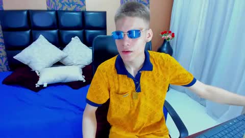 Snapshot of blondie_lover69 chatting on 8, 2, 2025 Maleeth online show from 8, 2, 2025